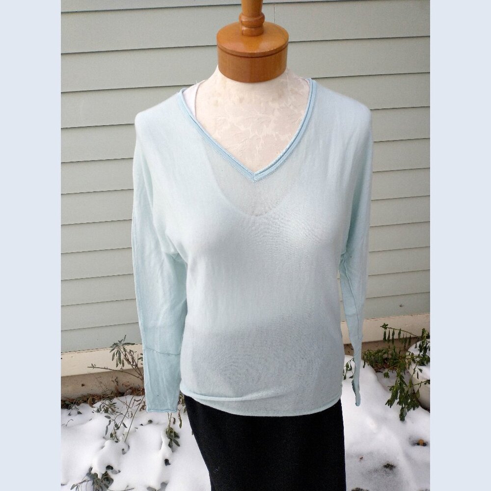 Top: cashmere pullover. Size medium - by Elie Tahari